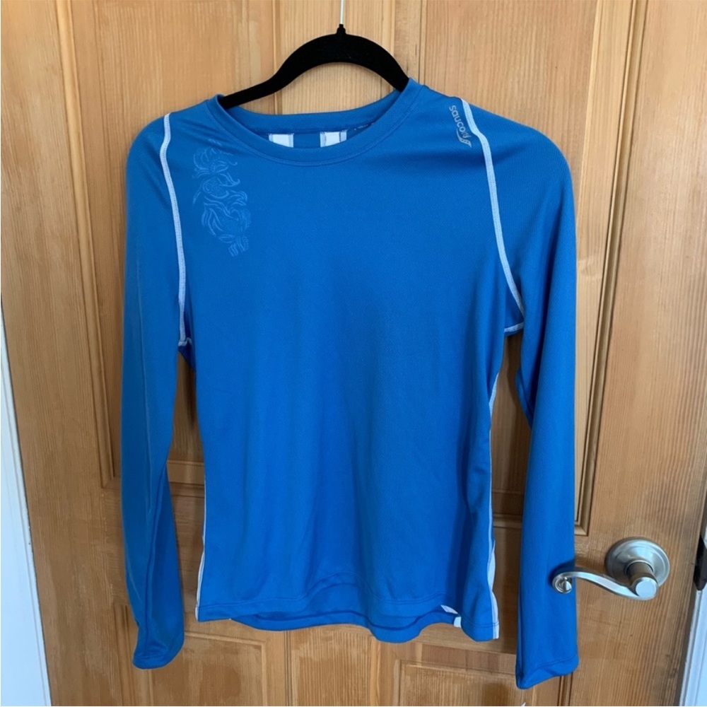 Women’s blue long-sleeve saucony workout running top